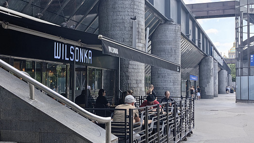 Kde se najíst na „Hlaváku“? Spokojení budou vyznavači fastfoodů i milovníci české kuchyně. A na výběr je mnoho druhů baget