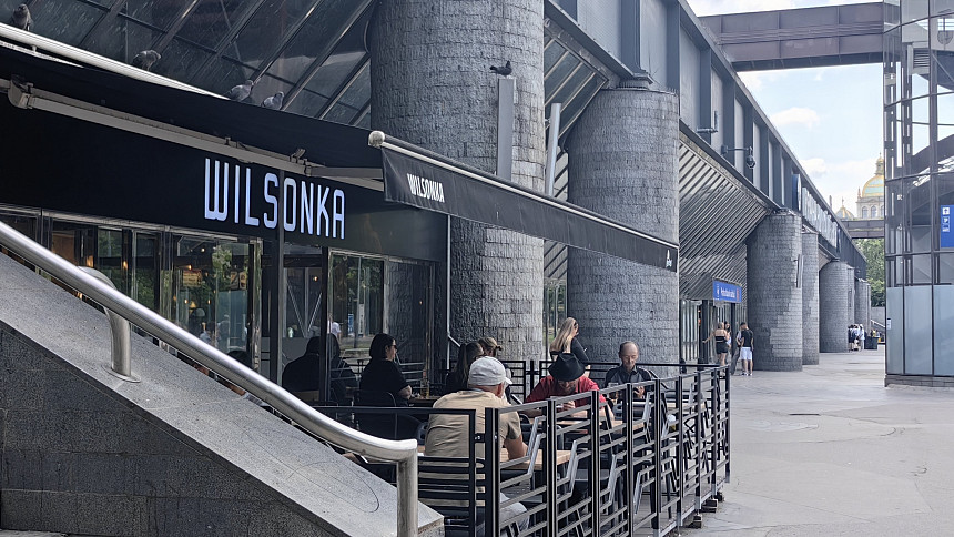 Kde se najíst na „Hlaváku“? Spokojení budou vyznavači fastfoodů i milovníci české kuchyně. A na výběr je mnoho druhů baget