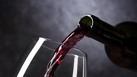 Škoda kapky, která přijde na zmar: Jak dlouho vydrží otevřené víno v lednici?