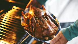 Na svátečním stole nesmí chybět husa nebo kachna. Je mezi nimi vůbec nějaký rozdíl?