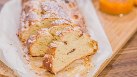 Peče celá země: Pekařka Iva poradí, jak na vánočku, aby nepopraskala a byla krásně nadýchaná