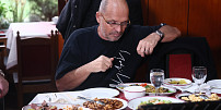V retro Asii z Ano, šéfe! kraloval zácuc! Do kolen dostal i Zdeňka Pohlreicha a restaurace nakonec zabodovala