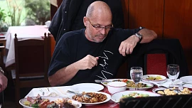 V retro Asii z Ano, šéfe! kraloval zácuc! Do kolen dostal i Zdeňka Pohlreicha a restaurace nakonec zabodovala