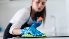 8 skvělých tipů, jak využít ocet v kuchyni: Pomůže osvěžit plast, vyleštit příbory a zbavit lednici bakterií