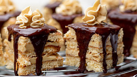 Čokoládová poleva ganache: Naučte se ji dělat jako profík a vaše dorty budou luxusní!
