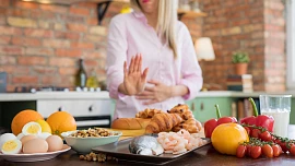 Skryté hrozby na talíři. Pozor na potravinovou alergii či intoleranci. Dokážou pěkně potrápit!