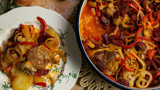 Živáňská z jednoho pekáče: Zbojnická jízda s chutí a vůní slaniny a klobás vás dostane svou silou