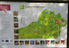 Labyrintárium a zámecký park, Zámek Loučeň