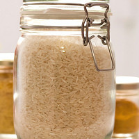 Rýži je nejlepší skladovat ve skleněné dóze. Zdroj: Unsplash Dario Mendez