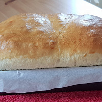 Chléb po upečení nechte krátce ve formě. Zdroj: Šárka Adámková, Toprecepty