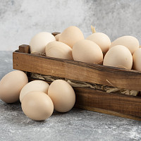 Hnědá slepičí vajíčka, Zdroj: Freepik, azerbaijan_stockers