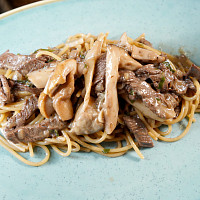 Italská kuchyně sází na kvalitní suroviny - špagety s hříbky a svíčkovou. Zdroj: Se souhlasem TV Prima
