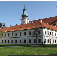 V pražském Břevnovském klášteře byl v 10. století první český pivovar. (zdroj: Wikimedia Commons/Dezidor - Own work, CC BY 3.0)