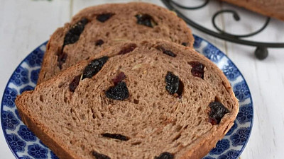 Nechybí ani recept na oblíbený rolovaný perníkový chlebíček. Zdroj: Se souhlasem Ivy Trhoňové