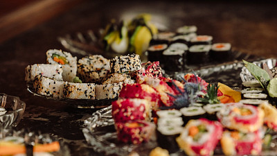 Lukášovo sushi září všemi barvami. Zdroj: se souhlasem Lukáše Neckáře