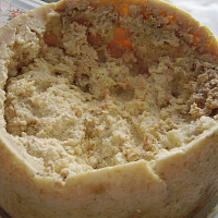 Sýr s larvami Casu Marsu. Zdroj: Wikimedia Commons, By Shardan - Own work, CC BY-SA 2.5