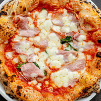 Pizza s pražskou šunkou je v podniku hitem Zdroj: Se svolením Pizza Nuova