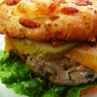 Vepřový grill-burger Zdroj: Toprecepty-Colombo65