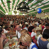Oktoberfest je svátkem piva, dobrého jídla a skvělé nálady. Zdroj: München Tourismus