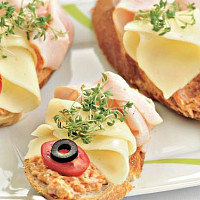 Chlebíčky Zdroj: Toprecepty