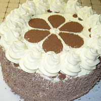 Hotový točený dort lze nazdobit krémem i šlehačkou Zdroj: Toprecepty, Merylas