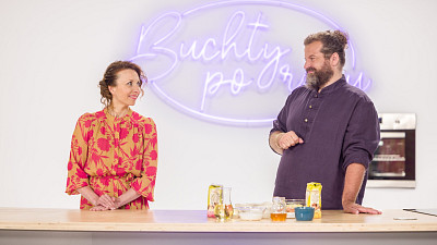 Příprava medové bábovky v pořadu Buchty po ránu Zdroj: se souhlasem České televize