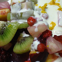 Ovocný salát s citrónovým dressingem Zdroj: Toprecepty