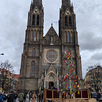 Bazilika svaté Ludmily je dominantou náměstí Míru. Zdroj: Denisa Bartoňová, Toprecepty