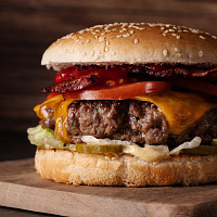 Hovezi-gril-burger Zdroj: Toprecepty