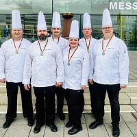 Bronzový tým z kuchařské olympiády ve Stuttgartu ze společnosti Aramark. Zdroj: Se souhlasem společnosti Aramark.