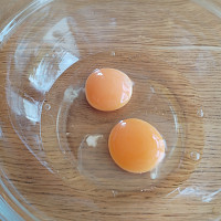 Na tři vafle vám stačí dvě vajíčka. Zdroj: Hana Malénková, Toprecepty