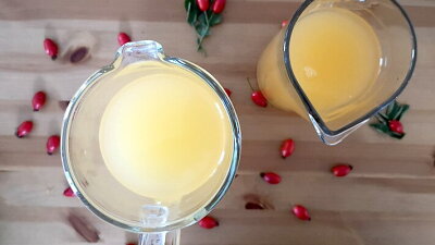 Šípkový čaj a limonádu připravíme jedním způsobem. Zdroj: se souhlasem webu Matky v nesnázích