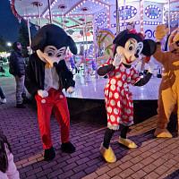 V den otevření jsme ve Winter Wonderland u potkali i "živé" Mickeyho a Minnie. Zdroj: Šárka Adámková, Toprecepty