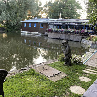 Restaurace leží u malebného rybníčka Zdroj: se souhlasem Hliněné bašty