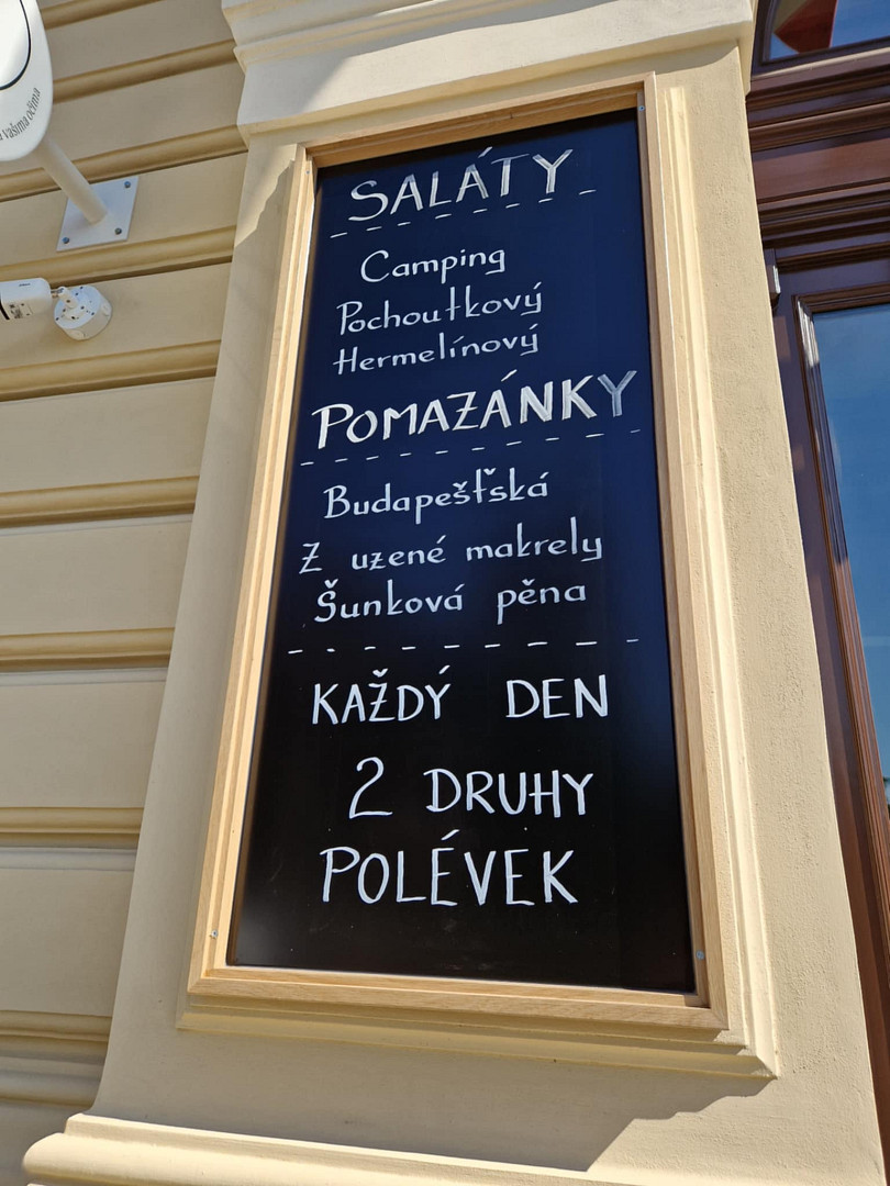 Když láska prochází Mírákem: Antonín si v Praze bral Ludmilu, rozdávaly se koláčky a víno teklo proudem