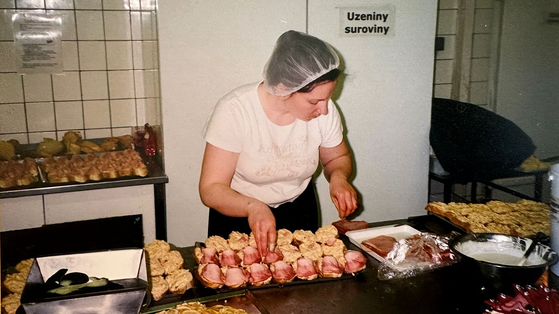 Znovuzrození Zlatého Kříže se podařilo: Slavné lahůdkářství nabízí klasiku i novinky. Tradice je důležitá, říká provozní Mayer