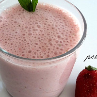 jahodovo-mátové smoothie s vločkami Zdroj: Toprecepty