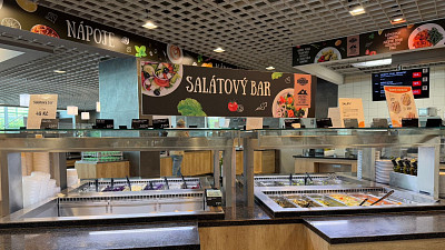 Salátový bar se postupně stává nezbytností. Zdroj: Toprecepty