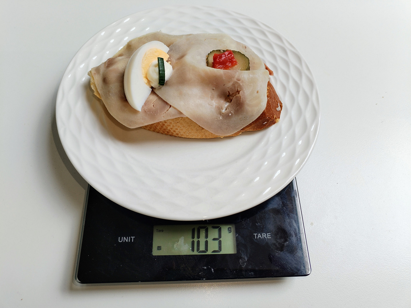 Test šunkových chlebíčků v Praze: Nejlevnější koupíte za 29 Kč, ale popojedete si. Kvalitu seženete i v centru za 39 Kč