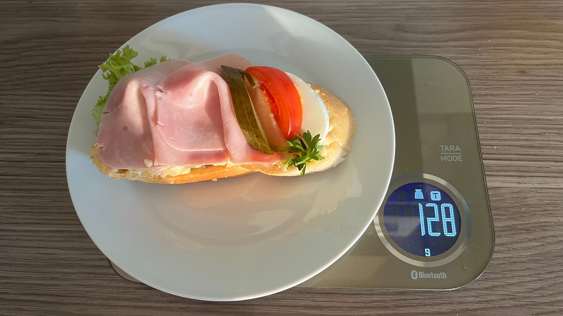 Test šunkových chlebíčků v Praze: Nejlevnější koupíte za 29 Kč, ale popojedete si. Kvalitu seženete i v centru za 39 Kč