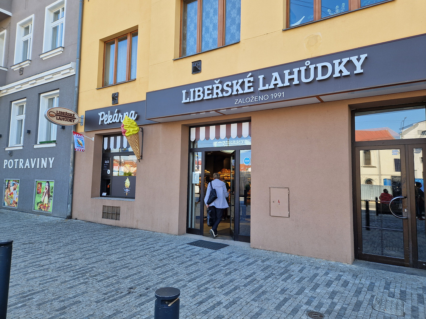 Test šunkových chlebíčků v Praze: Nejlevnější koupíte za 29 Kč, ale popojedete si. Kvalitu seženete i v centru za 39 Kč