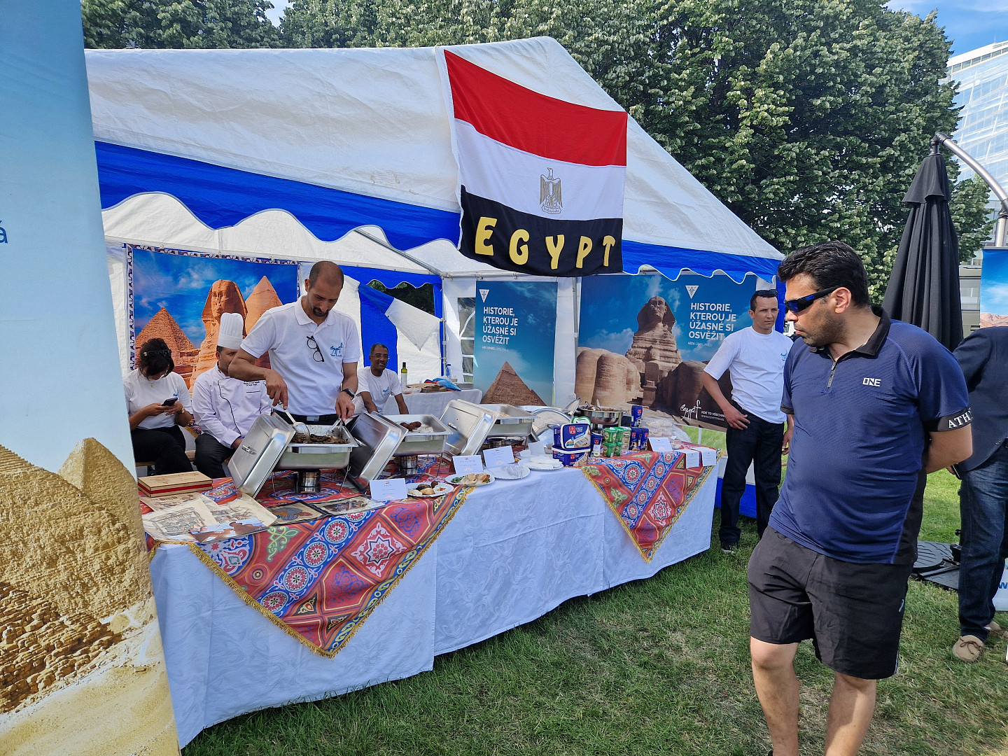 Pražský Kulaťák ožije v sobotu akcí, která nemá obdoby. Na festivalu ambasád bude vařit 56 zemí, ochutnat můžete stovky jídel