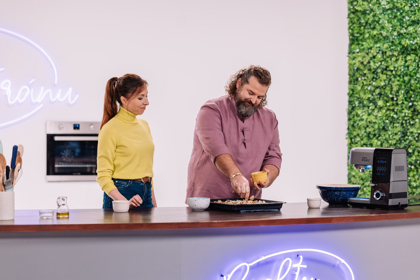 Buchty po ránu: Špenátová focaccia podle Josefa Maršálka se neobejde bez spousty bazalky a prospěje jí dlouhé kynutí