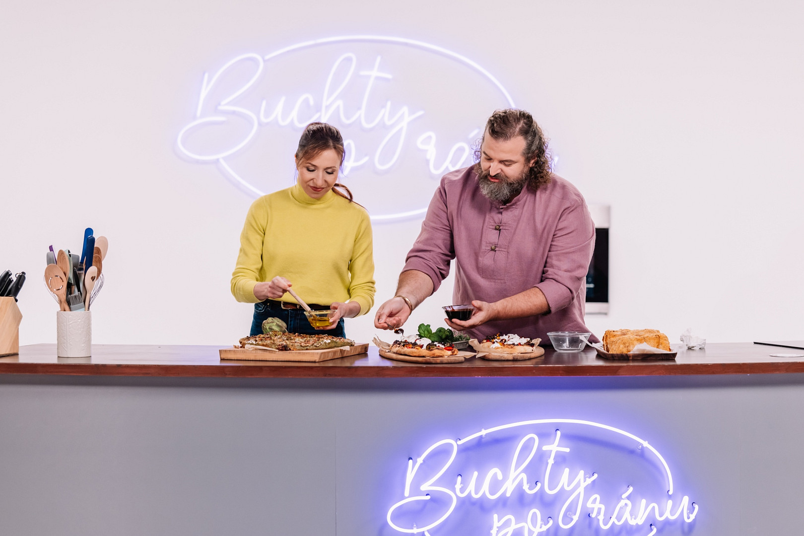 Buchty po ránu: Špenátová focaccia podle Josefa Maršálka se neobejde bez spousty bazalky a prospěje jí dlouhé kynutí