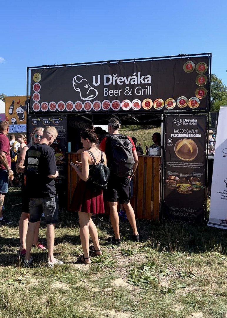 U Dřeváka nabízí burgery, které ovládly mnoho soutěží: Nelovíme módní vlny, ale držíme kvalitu, říká majitel Radek Klimeš