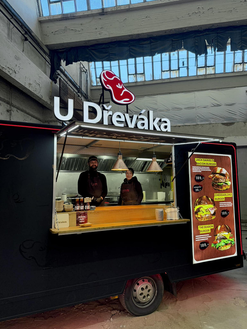 U Dřeváka nabízí burgery, které ovládly mnoho soutěží: Nelovíme módní vlny, ale držíme kvalitu, říká majitel Radek Klimeš