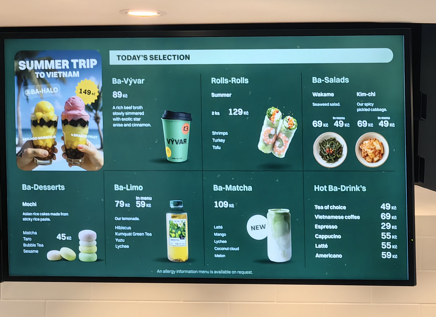 I na pražském letišti je možné se najíst poměrně levně. Lákadlem je místní jídelna, fastfoody i plzeňská restaurace