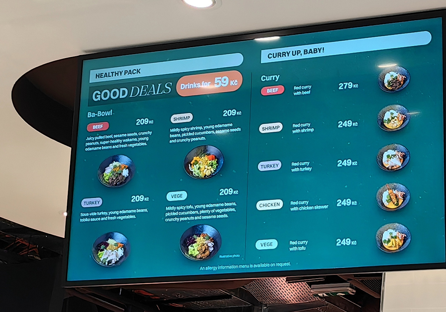 I na pražském letišti je možné se najíst poměrně levně. Lákadlem je místní jídelna, fastfoody i plzeňská restaurace