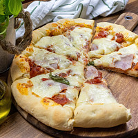Čím obložit domácí pizzu Zdroj: Toprecepty