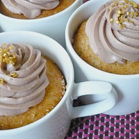 Jak ozdobit mug cake Zdroj: Toprecepty